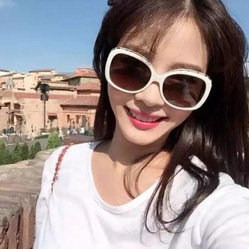 美女生活照头像戴墨镜,美女生活照头像的独特风采