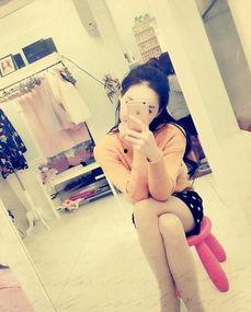 女主播把腿岔开,引发网友热议